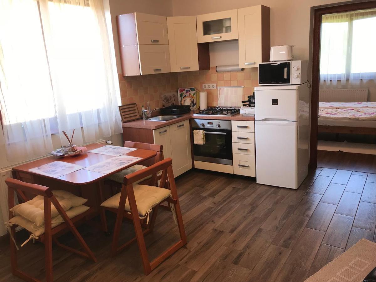 Simon Vendeghaz Balatongyoeroek Apartment Luaran gambar