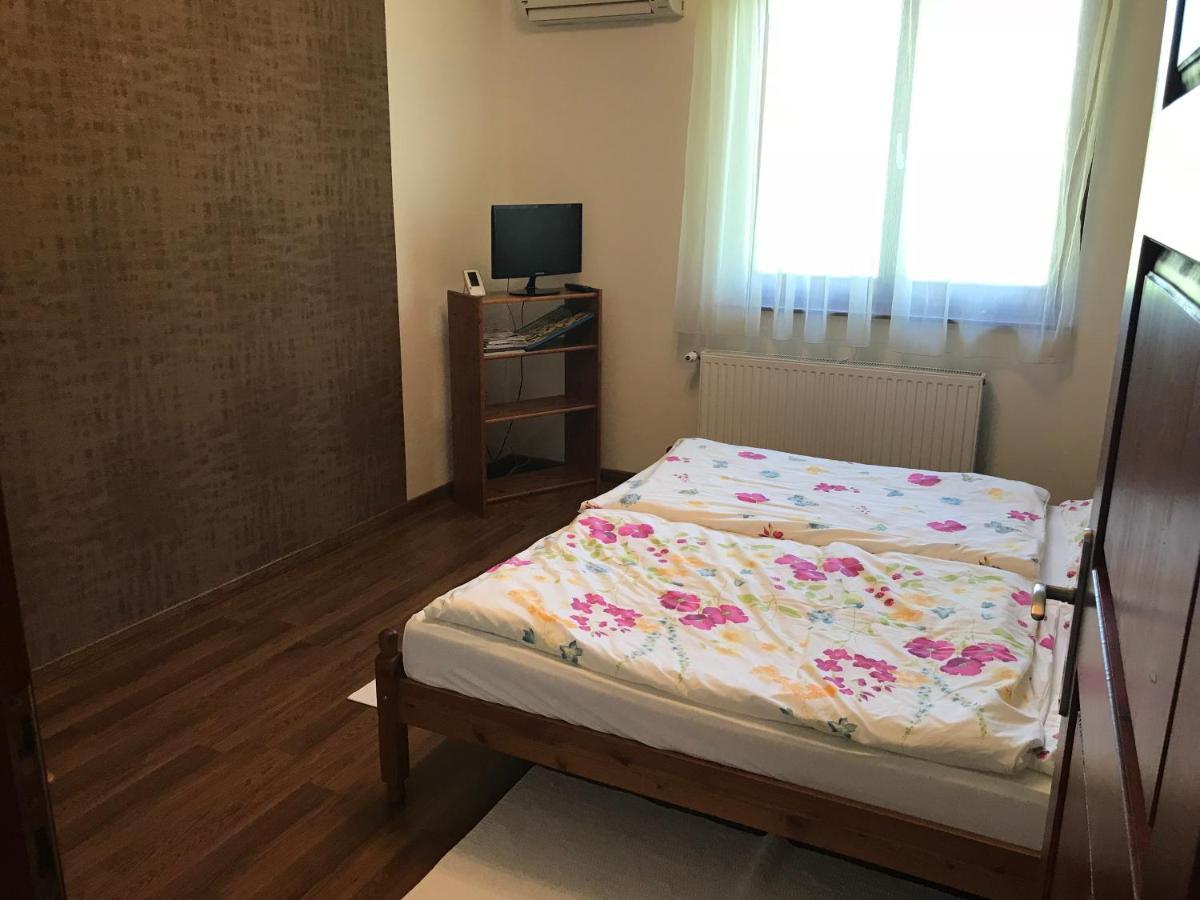 Simon Vendeghaz Balatongyoeroek Apartment Luaran gambar